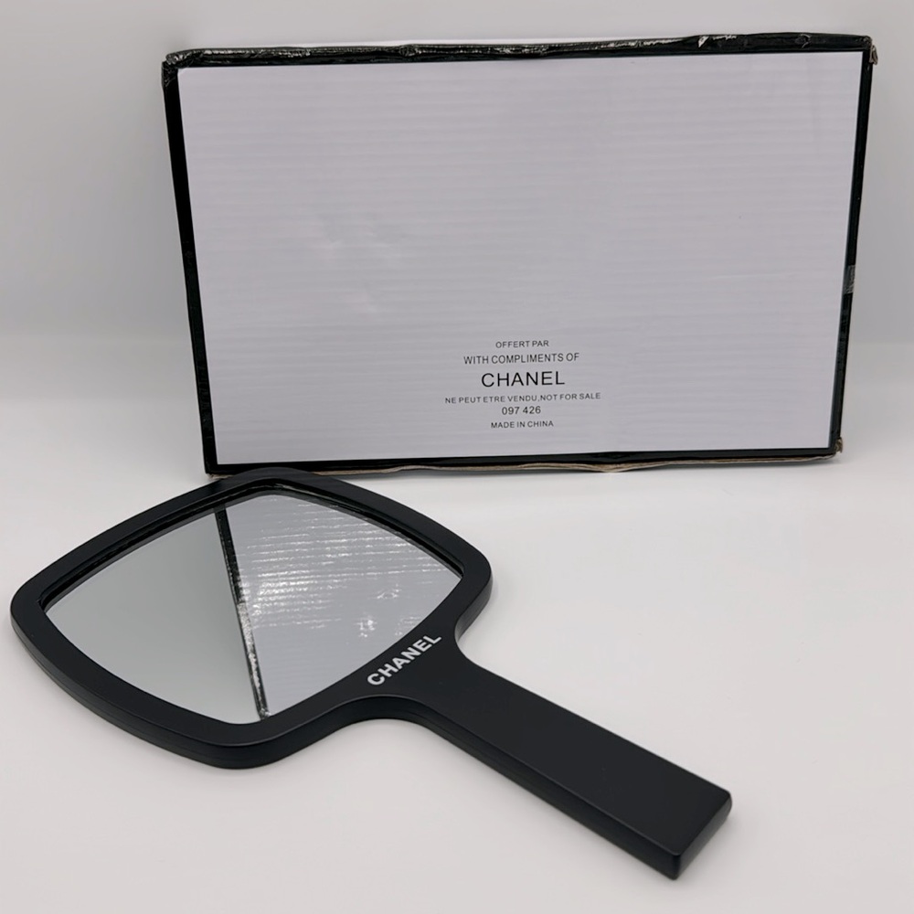 New Chanel Beauty handheld black mirror - Picture 3 of 4